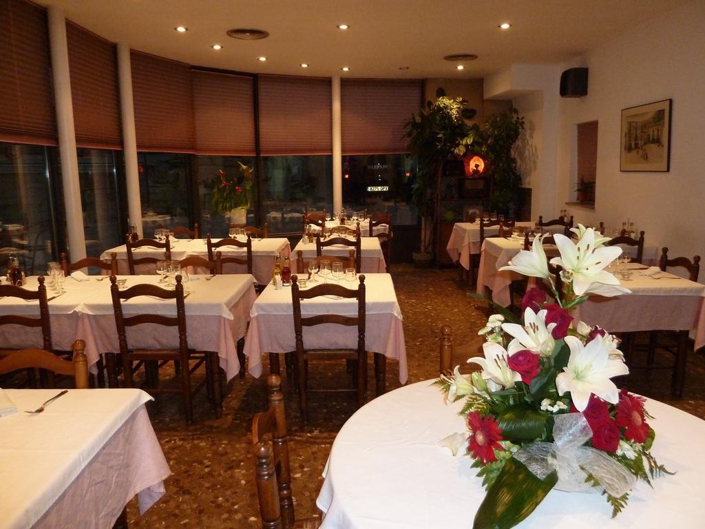 Готель Restaurant Fonda Giralt Amer Екстер'єр фото